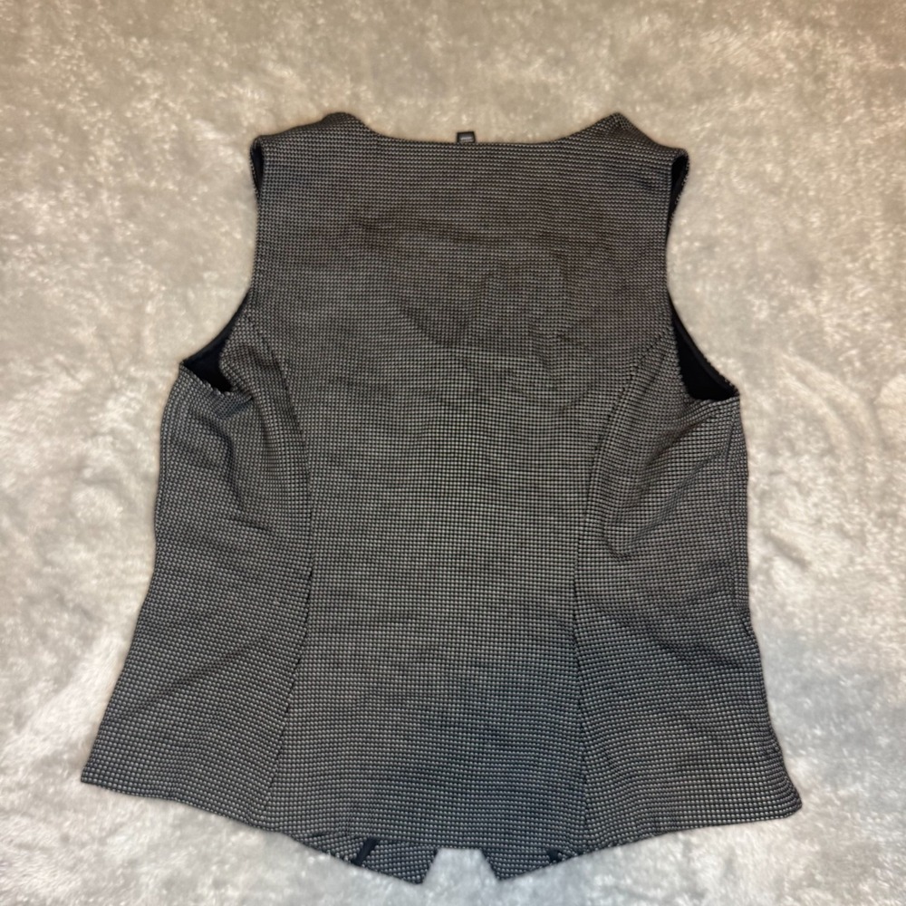 WHBM Black White Textured Vest Size 4 Sleeveless Button Front - Picture 6 of 6